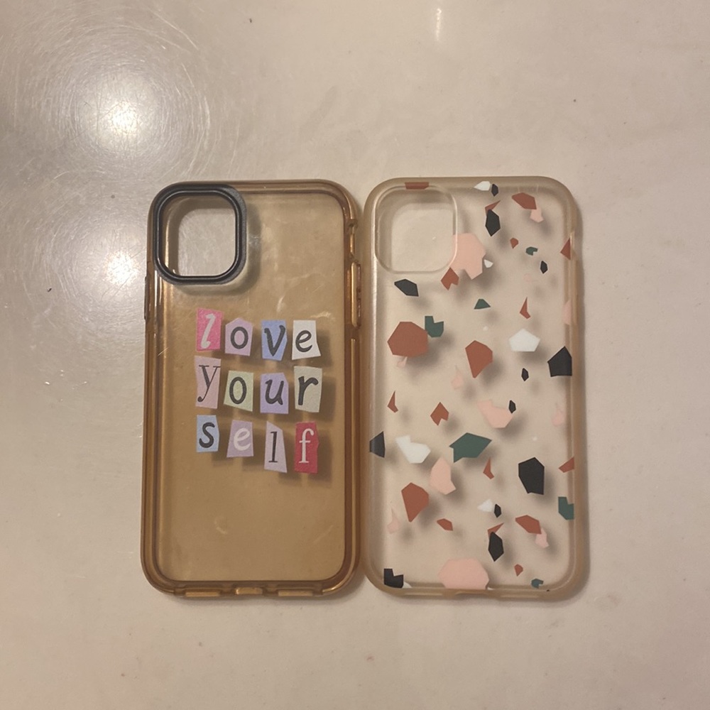 2 iPhone 11 cases